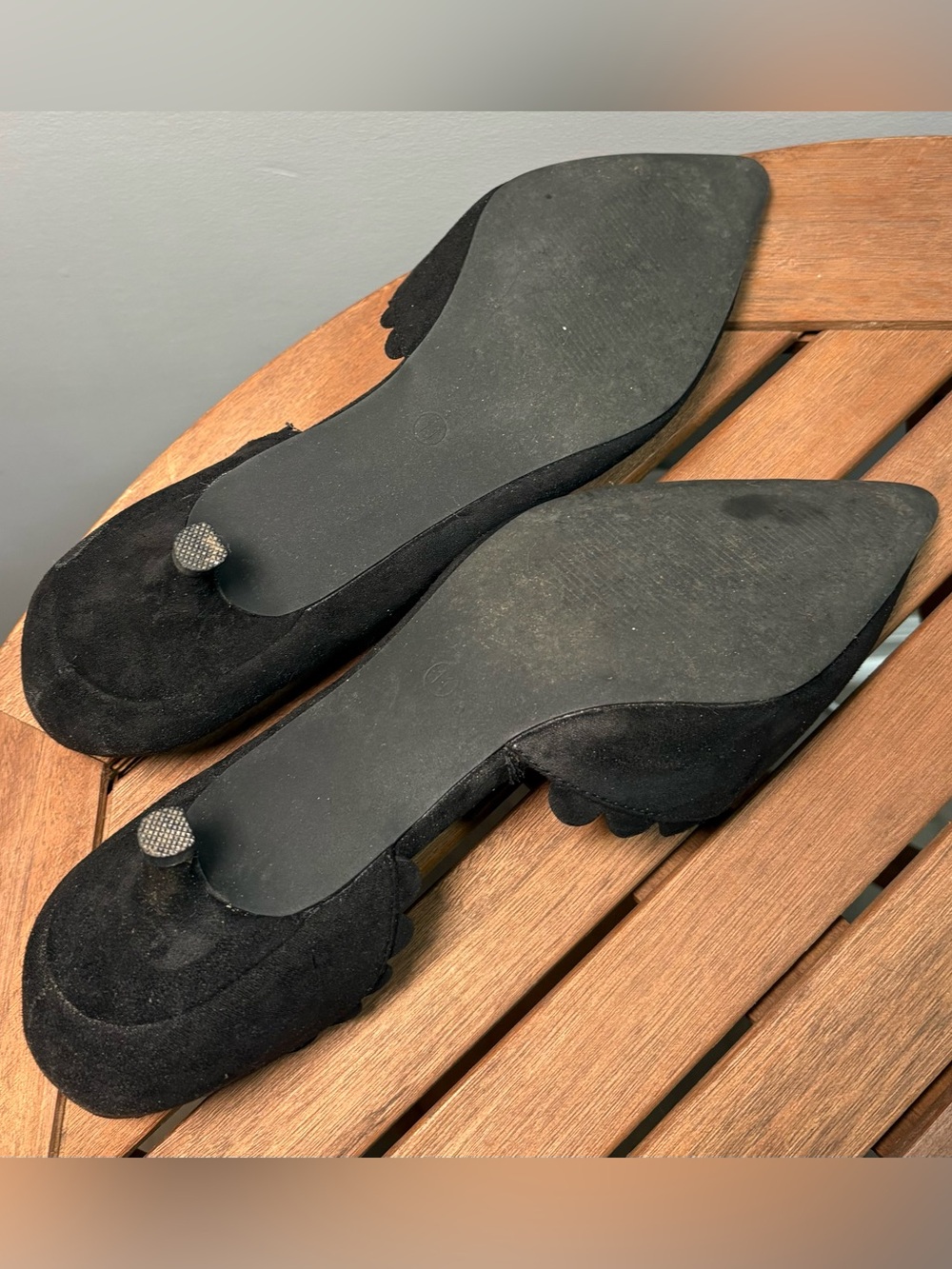 Black Scalloped, Pointed-Toe Women's Kitten Heels - Picture 2 of 3
